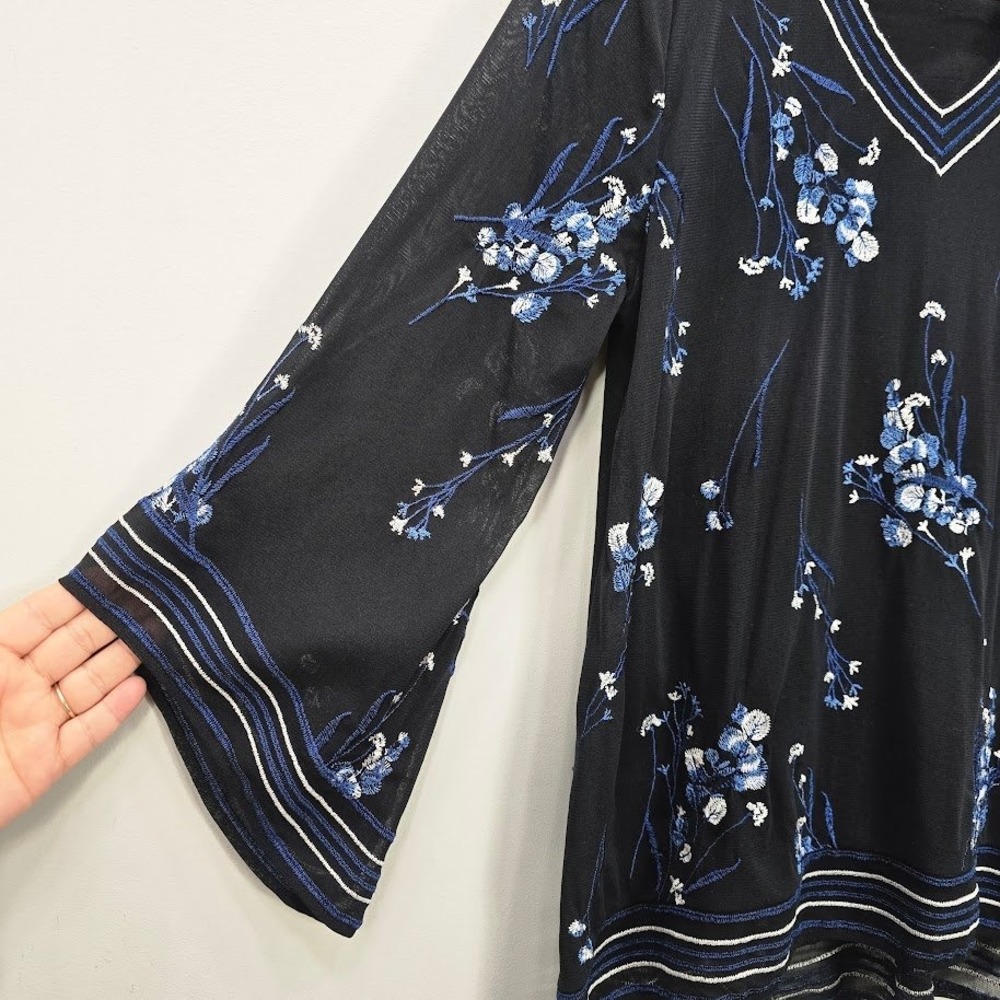Vtg 90s Y2K Alfani Blouse Top M Petite Black Floral Embroidered Bell 3/4 Sleeves - Picture 2 of 10